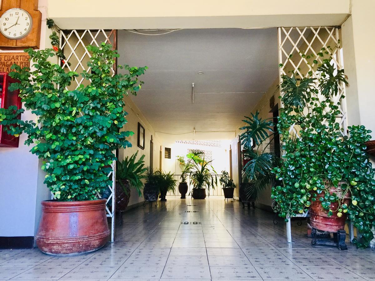 Hotel Emil Текила Екстериор снимка